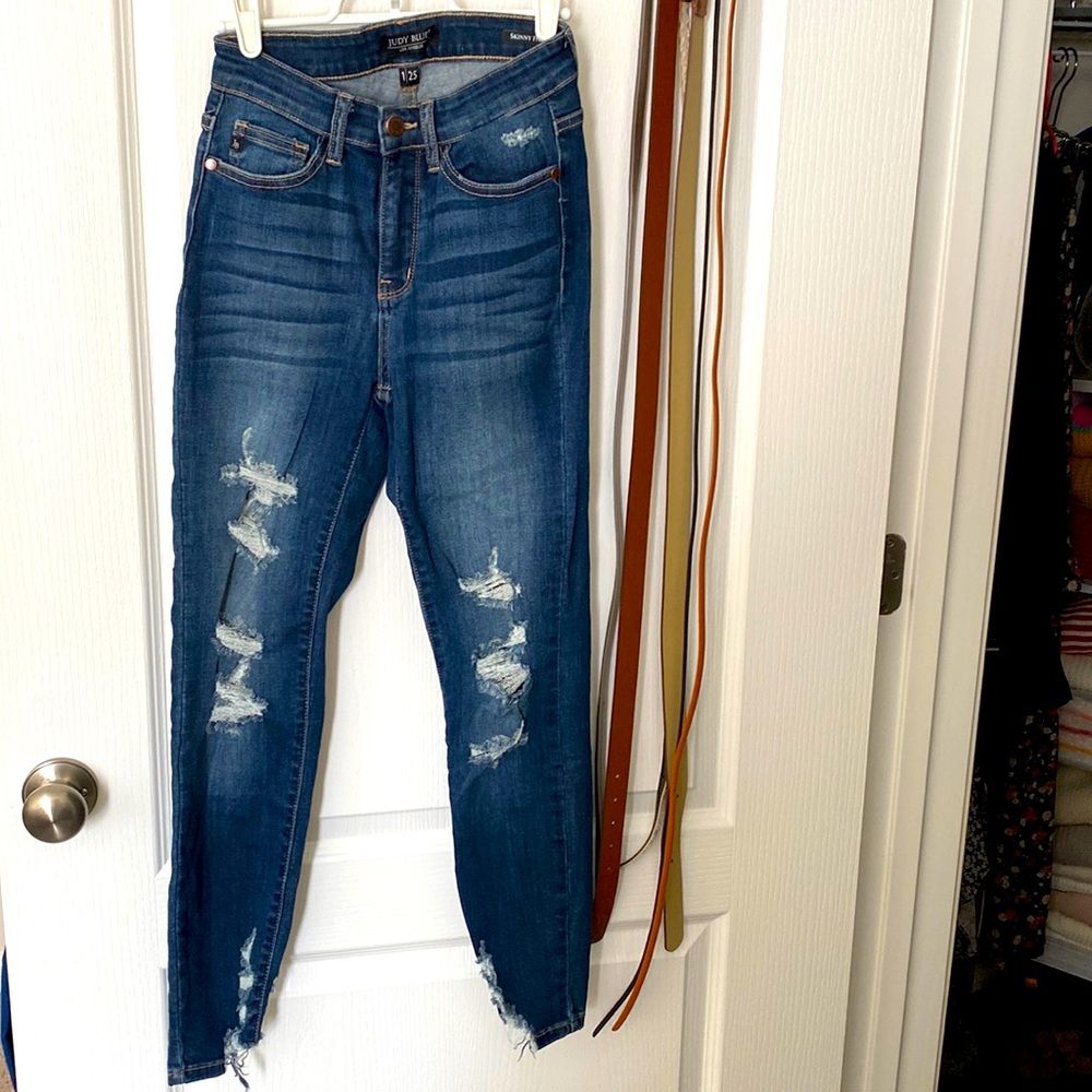 NWOT Distressed Skinny Jeans